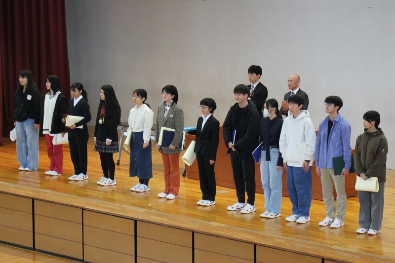 高校生の表彰伝達式